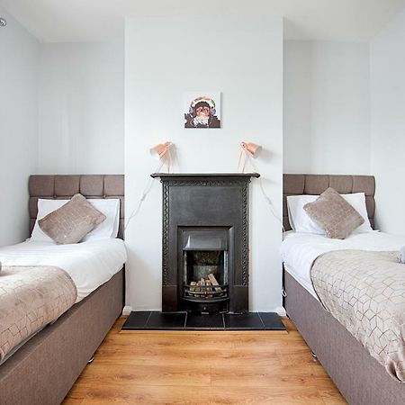 Off Road Parking, Garden, Tv In Every Room Swansea Eksteriør billede