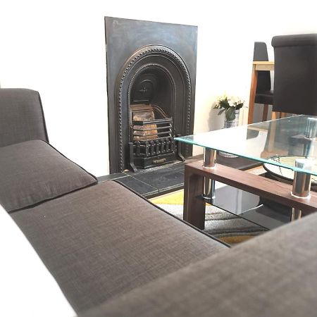 Off Road Parking, Garden, Tv In Every Room Swansea Eksteriør billede