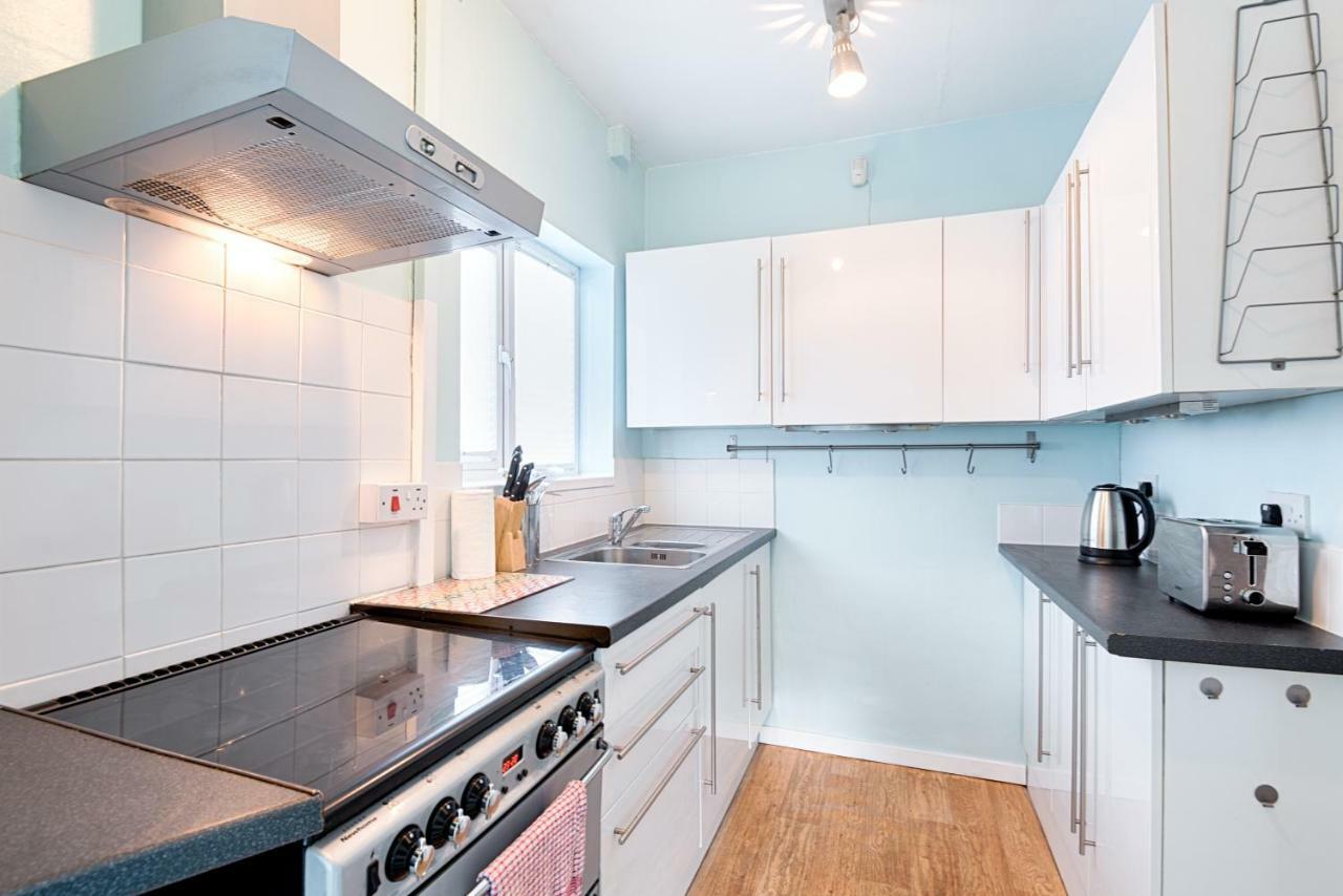Off Road Parking, Garden, Tv In Every Room Swansea Eksteriør billede