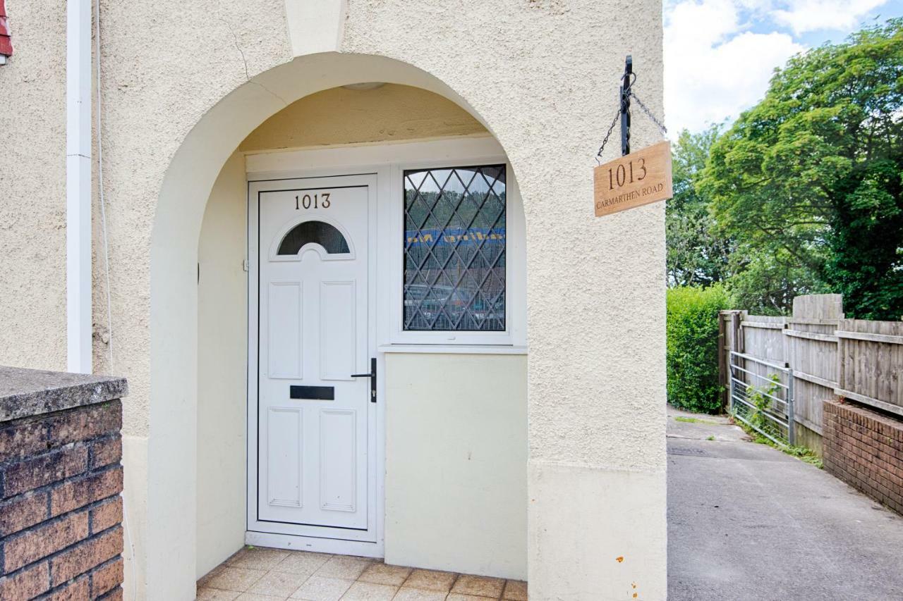 Off Road Parking, Garden, Tv In Every Room Swansea Eksteriør billede