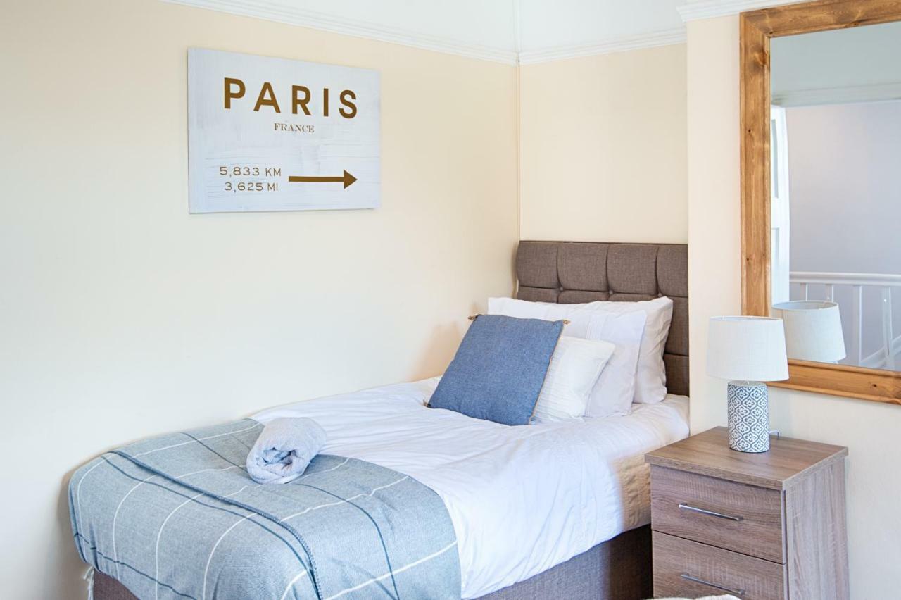 Off Road Parking, Garden, Tv In Every Room Swansea Eksteriør billede