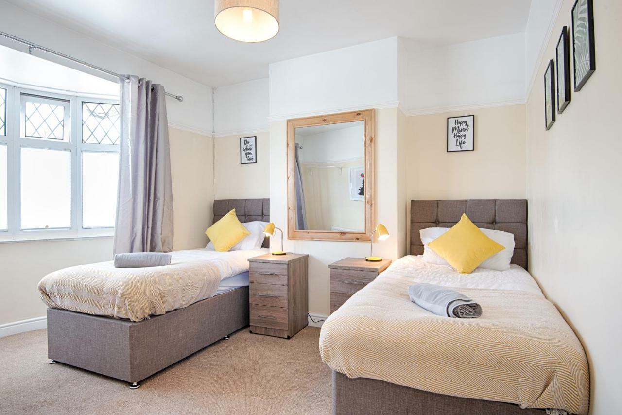 Off Road Parking, Garden, Tv In Every Room Swansea Eksteriør billede