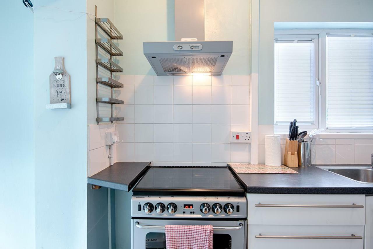 Off Road Parking, Garden, Tv In Every Room Swansea Eksteriør billede