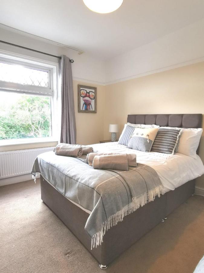 Off Road Parking, Garden, Tv In Every Room Swansea Eksteriør billede