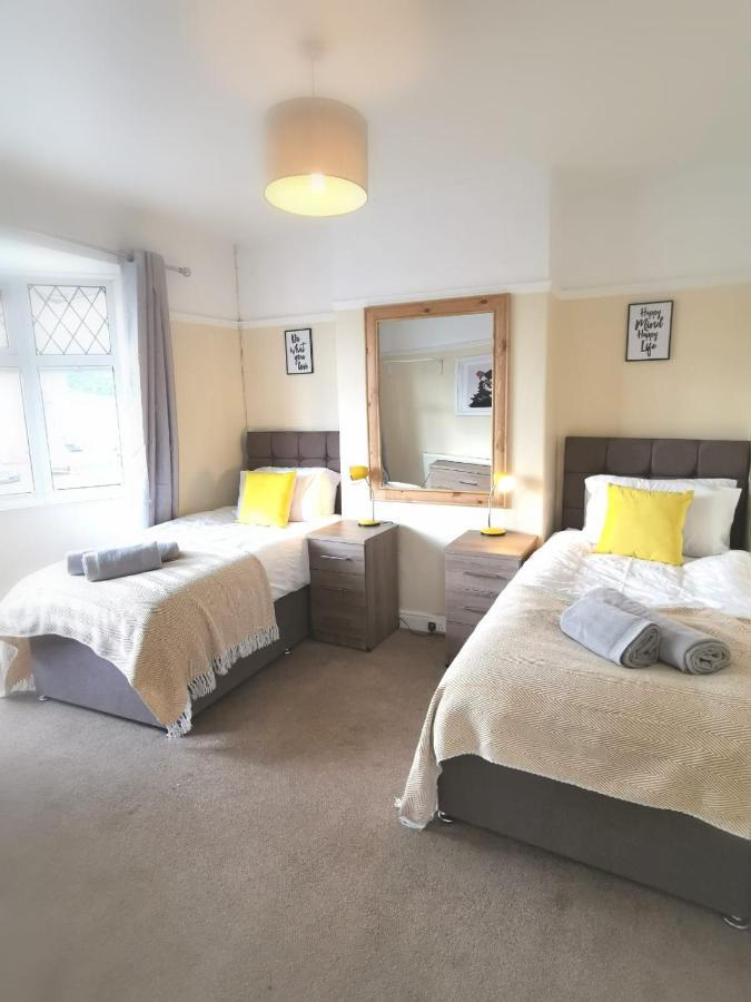 Off Road Parking, Garden, Tv In Every Room Swansea Eksteriør billede